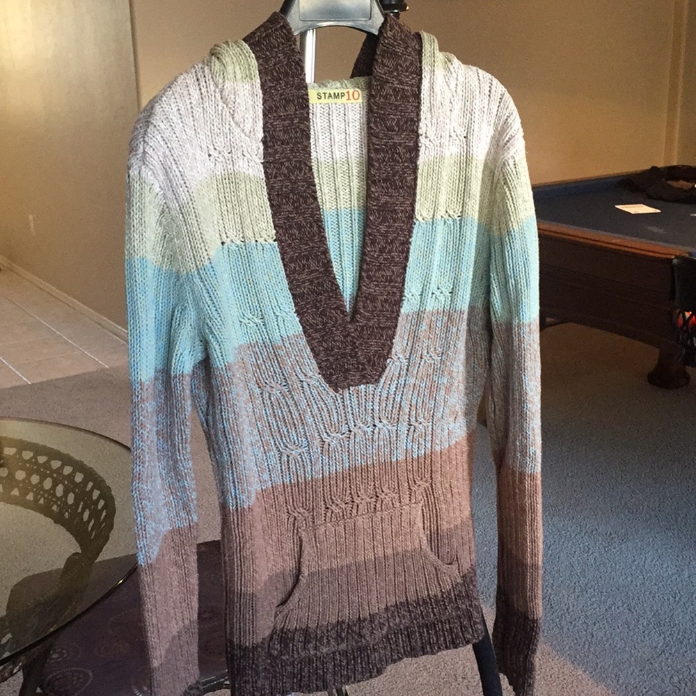 Stamp 10 Hoodie Plunge B-Neck Sweater